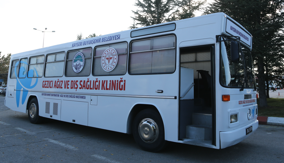 Hurdaya ayrılan otobüs, ‘Gezici Ağız ve Diş Sağlığı Kliniği’ne dönüştürüldü