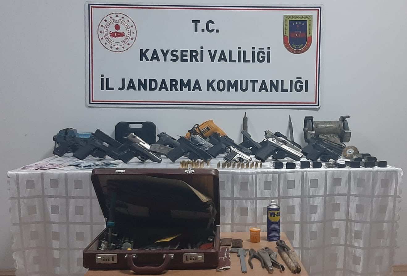 Jandarma, ruhsatsız silah imalathanesini ortaya çıkardı