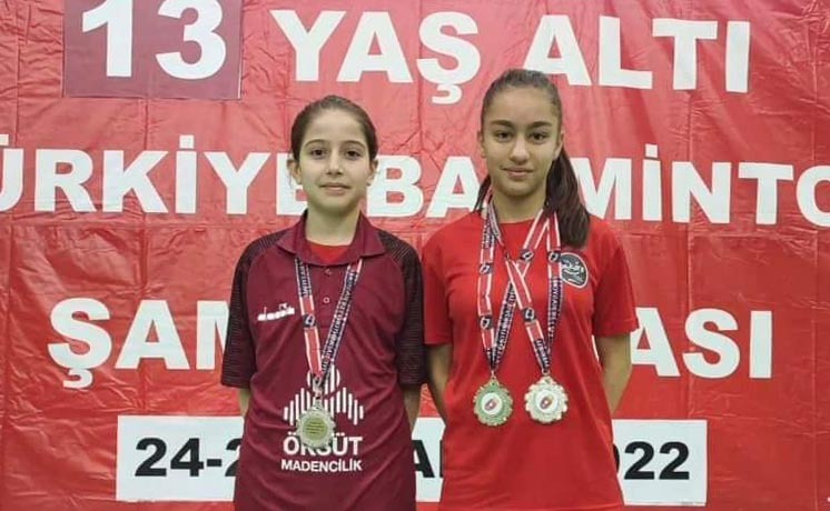 Badmintoncu Emine Gül ve Nevra, Türkiye ikincisi oldu