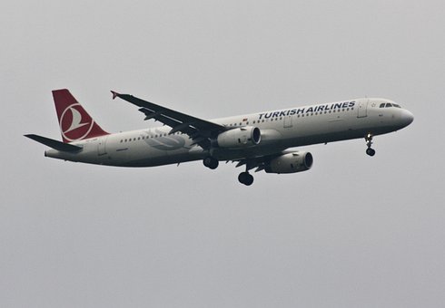 İstanbul-Kayseri uçağının inişi esnasında tekeri patladı